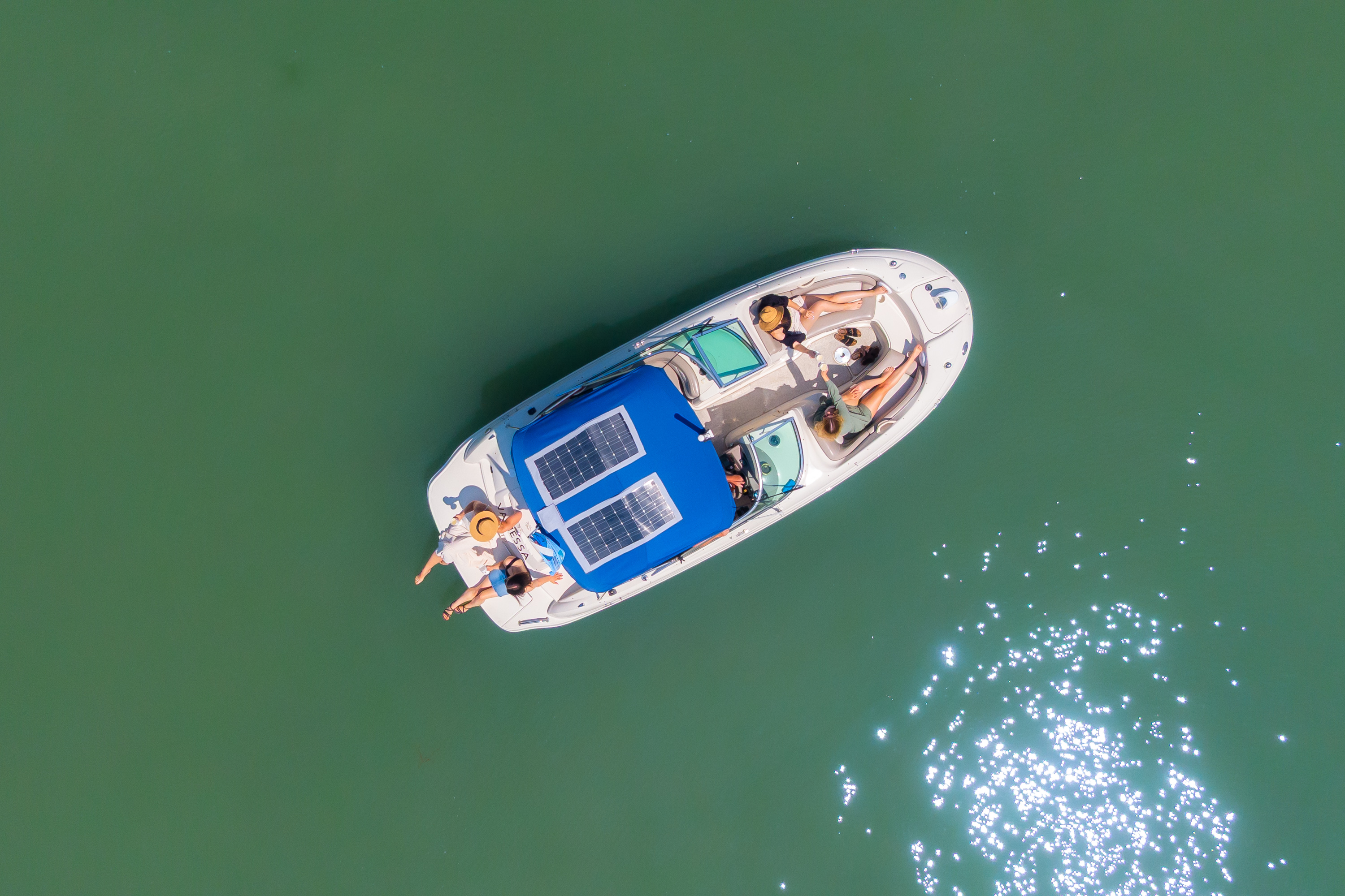 Sea Ray 200 Sundeck - rýchly čln na prenájom v Bratislave