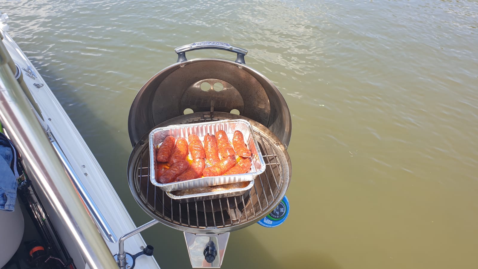 Relax a výhľady z paluby člna počas plavby do Komárna